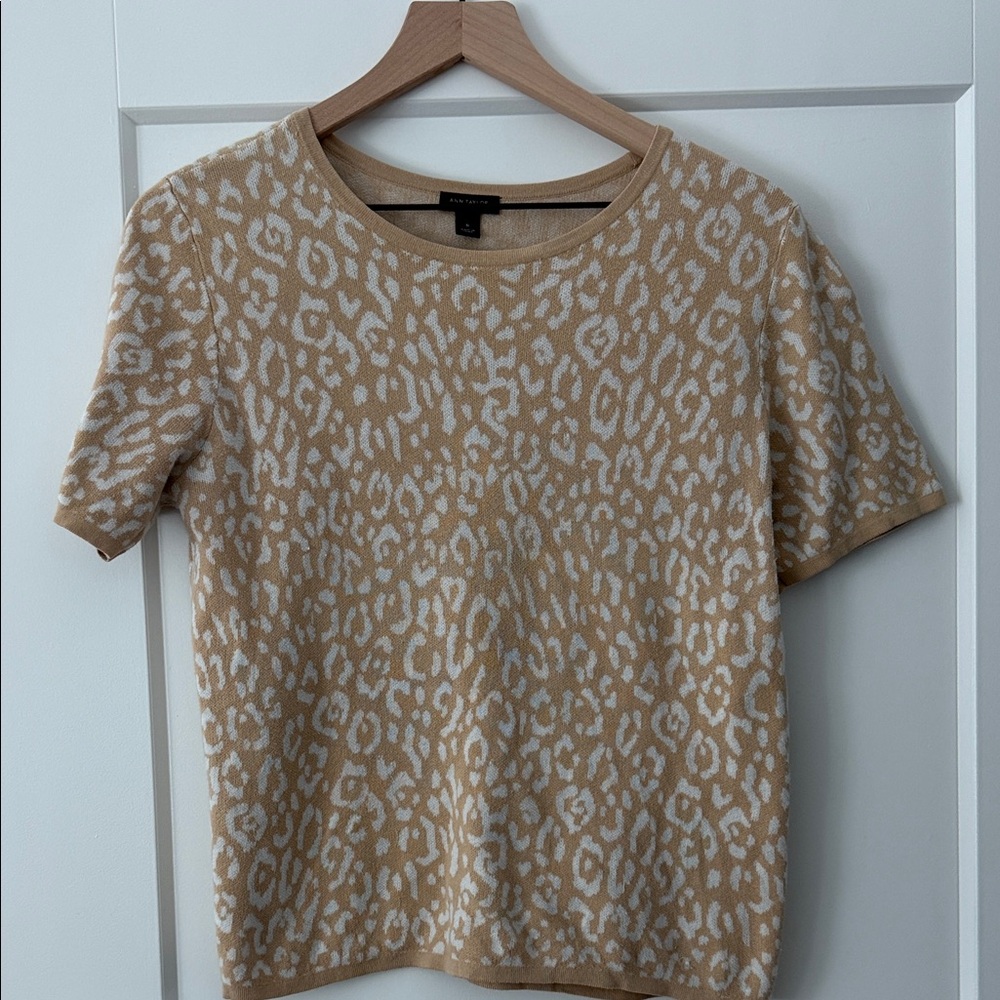 Ann Taylor Tan and White Patterned Short Sleeve Tee